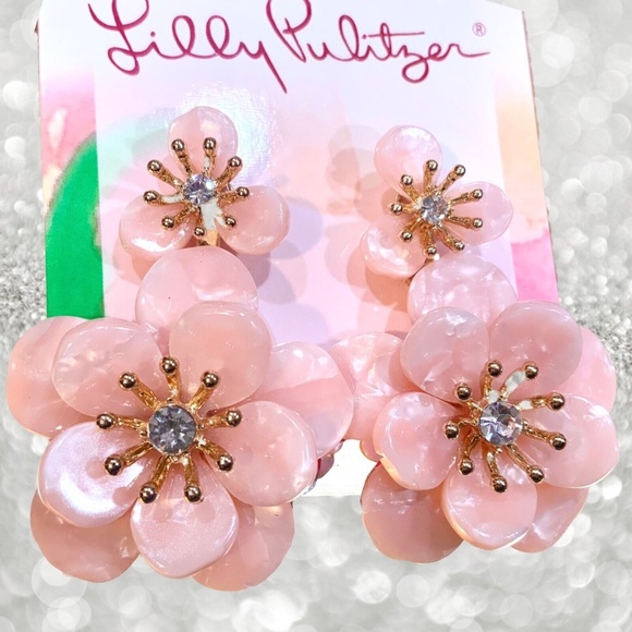 LILLY PULITZER EARRINGS NWT FLOWER BLUSH PINK - BLOOM 🩷GOLD/CRYSTAL POST - Picture 2 of 11